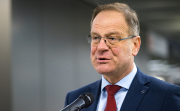 Navracsics Tibor szerint a kormány ott áll az önkormányzatok mögött