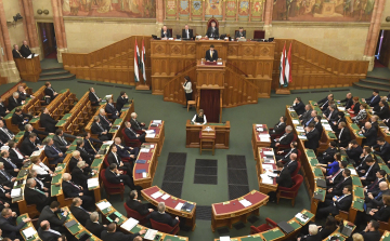 Több mint húsz kérdésre kell válaszolnia a kormánynak