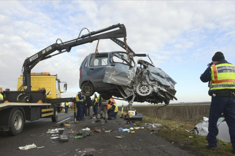 Ketten meghaltak balesetben a 63-as úton, Szekszárd közelében