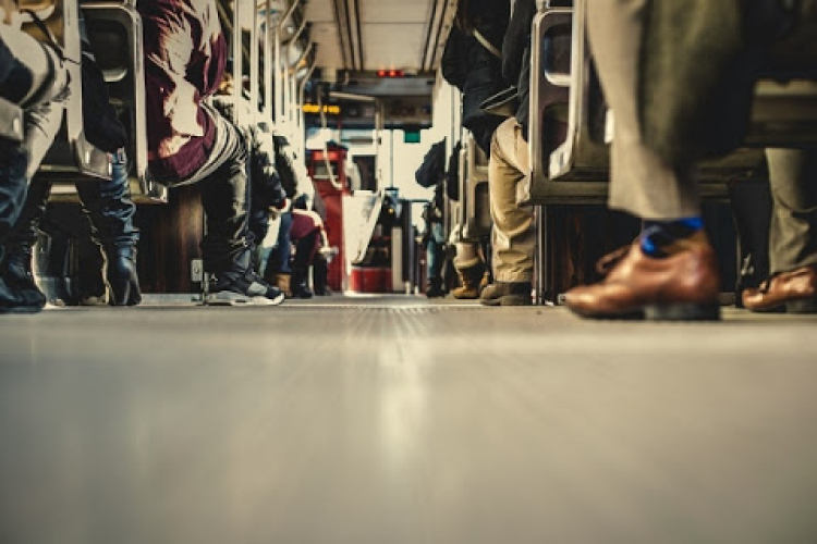 Egy római buszon szabták ki az első bírságot oltás nélküli utasra