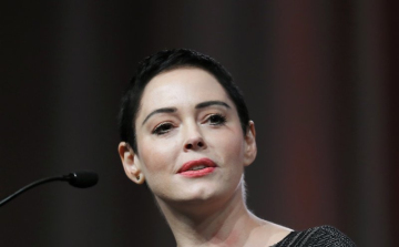 Weinstein-ügy - Rose McGowan ellen elfogatóparancsot adtak ki kábítószer birtoklása miatt