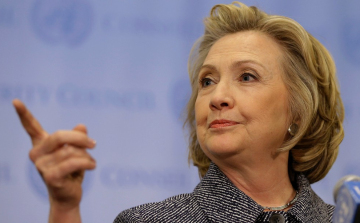 Hillary Clinton másokat okol az elnökválasztási vereségért