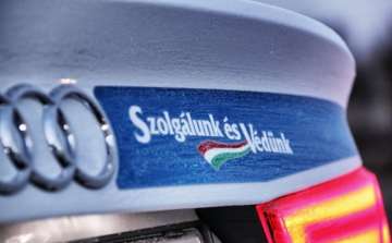Egy hároméves kislány ragadt az autóban a tűző napon