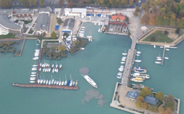 A Jobbik feljelentést tesz a balatonfüredi kikötő