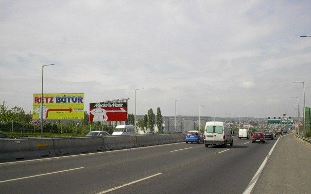 Jövő év végéig maradhatnak reklámtáblák a főutak mellett