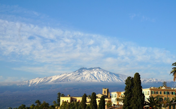 Kitört az Etna, lezárták a szicíliai Catania repülőterét