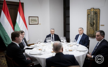 Orbán Viktor együtt vacsorázott a Mercedes-Benz Group AG igazgatótanácsának elnökével