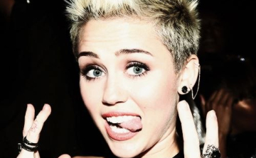 Miley Cyrus cicivillantó ruhája