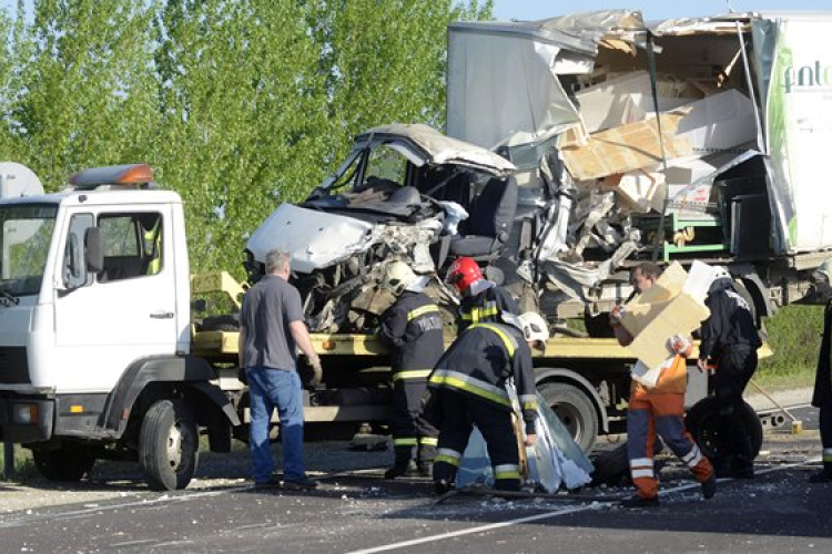 Sörszállító teherautó karambolozott a 4-es főúton Szolnoknál