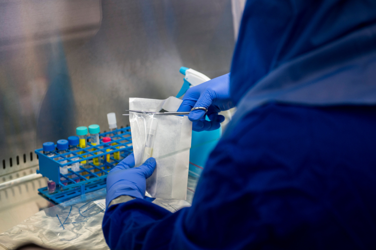 Már 18,5 millió a koronavírus-fertőzöttek száma a világon