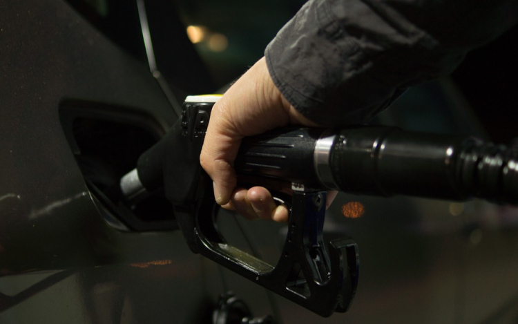 Maximum 50 liter tankolható hatósági áron a Mol töltőállomásain