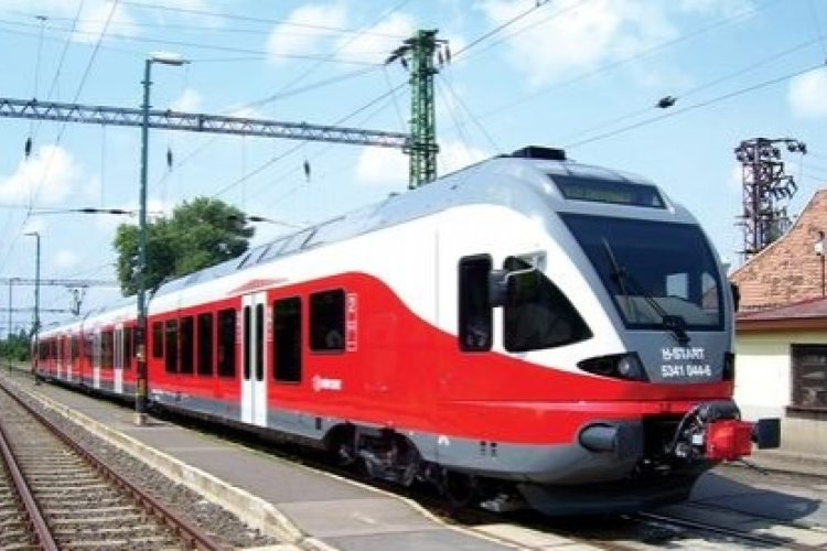 Egy család négy tagját ítélték el egy vasúti ellenőr bántalmazásáért