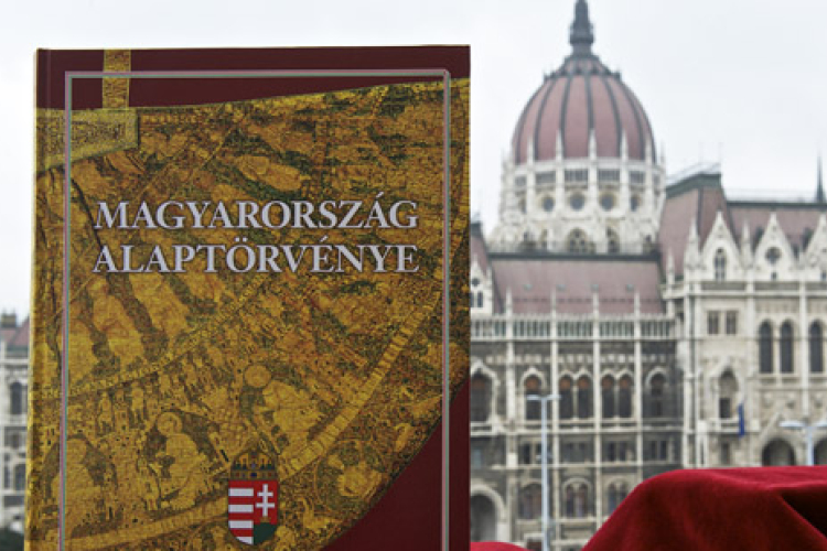 Fidesz: komoly félreértés van a külföldi sajtóban az alaptörvény módosításával kapcsolatban