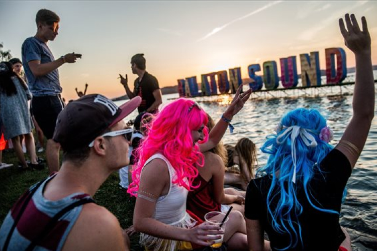 Eszméletlen lányokat találtak a Balaton Sound egyik fellépőjének öltözőjében
