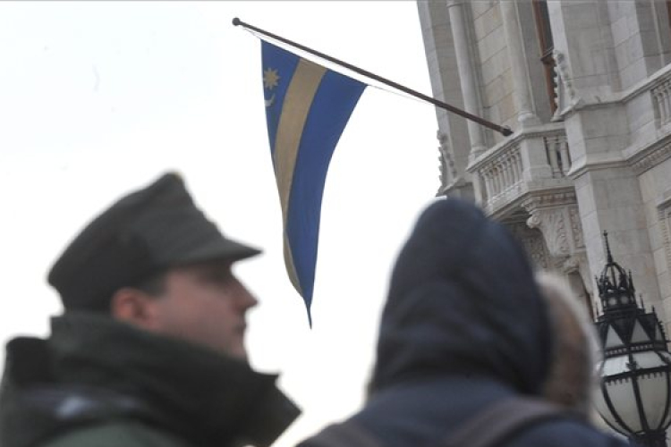 Kitűzték a Parlamentre a székely zászlót