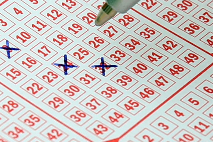 Háromezer lottómilliomos, hatan lottómilliárdos lett tavaly